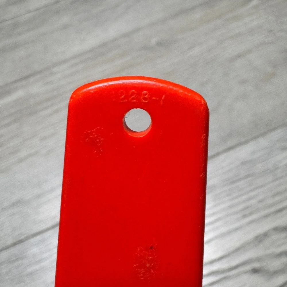 Vintage Tupperware Red Cake Pie Server Slicer Serrated Edge 1228-7 Retro Kitchen